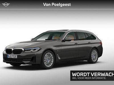 Grijs (metallic) Gebruikt 2022 BMW 530e Comfort Edition Stationwagen | € 38.900 (Goede deal)