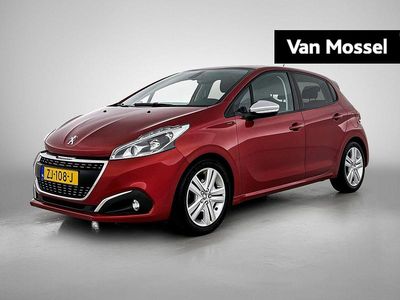 Rood Gebruikt 2019 Peugeot 208 Signature Sky Hatchback | € 9.940 (Eerlijke prijs)