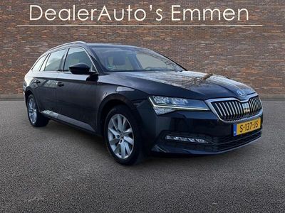 Zwart Occasion 2023 Skoda Superb Stationwagen | € 25.950 (Super prijs)