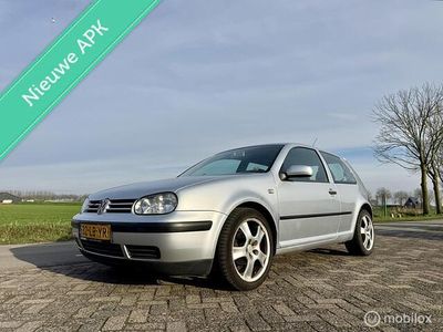 Grijs Occasion 2002 VW Golf IV Hatchback | € 1.495 (Eerlijke prijs)