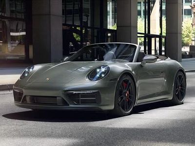 Groen (metallic) Occasion 2023 Porsche 911 Carrera 4 GTS Cabriolet | € 204.900