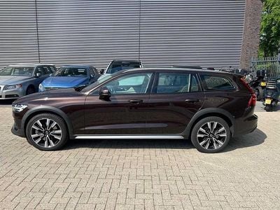 Bruin Occasion 2020 Volvo V60 CC Ultimate Stationwagen | € 33.900 (Goede deal)