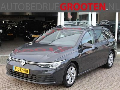 Grijs (metallic) Occasion 2022 VW Golf VIII Life Stationwagen | € 13.888 (Eerlijke prijs)