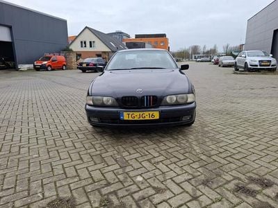 Zwart Gebruikt 1998 BMW 523 Executive Sedan | € 1.999 (Eerlijke prijs)