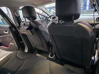 Zwart Occasion 2015 Renault Clio IV Authentique Hatchback | € 6.500 (Eerlijke prijs)