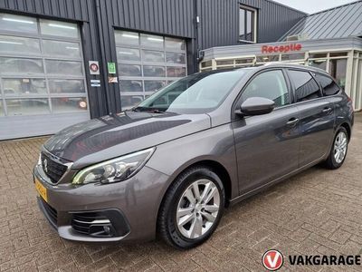 tweedehands Peugeot 308 1.2 pbleu l met trekhaak / panodak