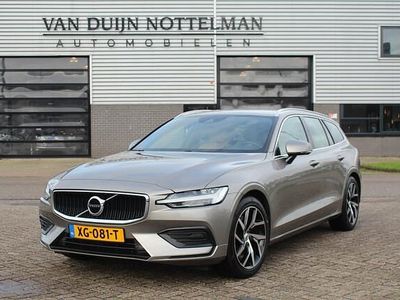 Grijs Occasion 2019 Volvo V60 Momentum Stationwagen | € 26.950 (Iets duurder)