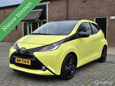 Geel Occasion 2017 Toyota Aygo X-cite Hatchback | € 9.750 (Eerlijke prijs)