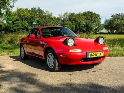 Rood Occasion 1997 Mazda MX5 Cabriolet | € 10.250