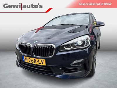 Blauw (metallic) Gebruikt 2019 BMW 218 Executive Stationwagen | € 17.999 (Super prijs)