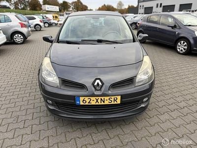Grijs Gebruikt 2007 Renault Clio II Business Hatchback | € 1.999 (Eerlijke prijs)