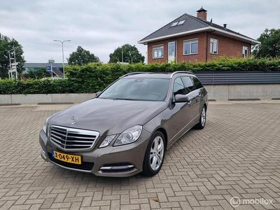 Grijs (metallic) Gebruikt 2010 Mercedes E350 Avantgarde Stationwagen | € 13.500 (Iets duurder)