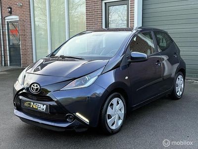 Occasion Toyota Aygo X-play 69 PK (50 kW) 2015 Blauw Hatchback