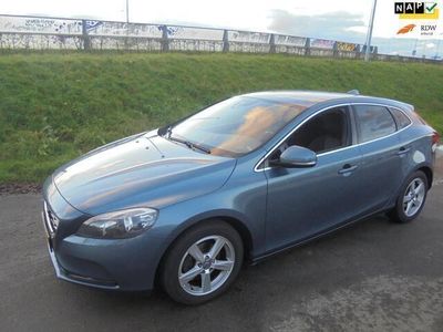 Blauw Gebruikt 2013 Volvo V40 Momentum Stationwagen | € 5.250 (Eerlijke prijs)