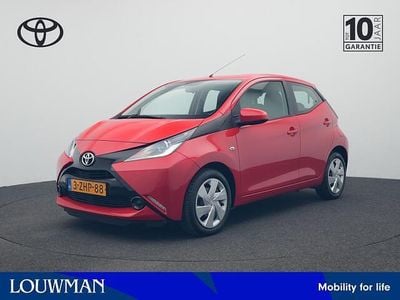 Rood Gebruikt 2015 Toyota Aygo X-play Hatchback | € 10.725 (Eerlijke prijs)