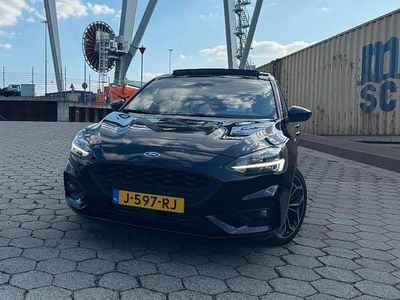 Zwart Occasion 2020 Ford Focus ST-Line Hatchback | € 24.500 (Duur)