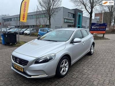 Grijs (metallic) Occasion 2016 Volvo V40 Inscription Hatchback | € 7.450 (Goede deal)