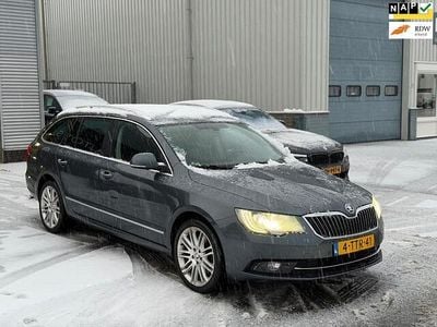 Grijs (metallic) Gebruikt 2014 Skoda Superb Business Line Stationwagen | € 4.990