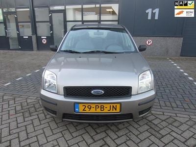Grijs (metallic) Gebruikt 2004 Ford Fusion Style MPV | € 1.450 (Eerlijke prijs)