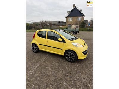 Geel Gebruikt 2008 Peugeot 107 Hatchback | € 3.900 (Eerlijke prijs)