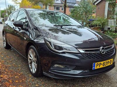 Zwart Gebruikt 2016 Opel Astra Innovation Hatchback | € 9.950 (Eerlijke prijs)