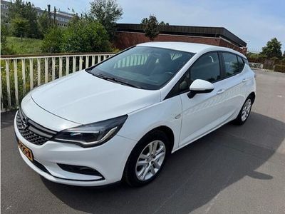 Wit Occasion 2016 Opel Astra Business Hatchback | € 9.950 (Eerlijke prijs)