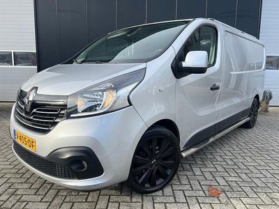 Grijs (metallic) Gebruikt 2017 Renault Trafic MPV | € 8.995 (Eerlijke prijs)