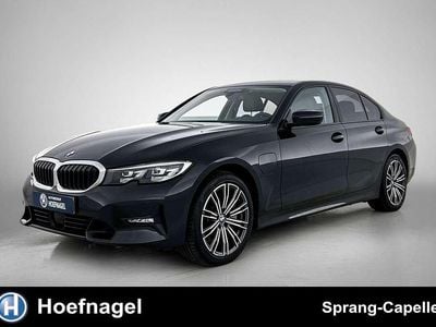 Zwart Gebruikt 2020 BMW 330e Sport Line Sedan | € 27.950 (Eerlijke prijs)
