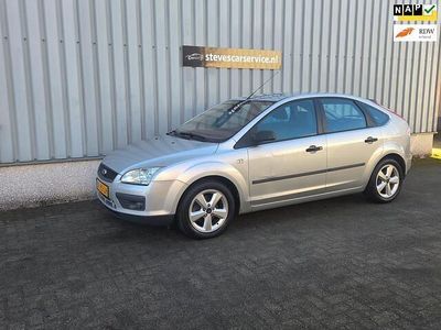 Occasion Ford Focus Trend 116 PK (85 kW) 2005 Grijs (metallic) Hatchback