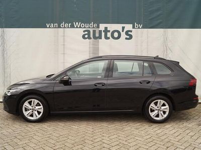 Zwart Gebruikt 2021 VW Golf VIII Life Stationwagen | € 16.900 (Goede deal)