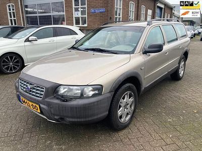 Beige (metallic) Gebruikt 2003 Volvo XC70 Comfort Stationwagen | € 2.949