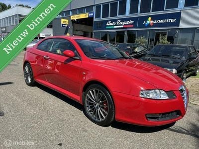 Rood Gebruikt 2005 Alfa Romeo GT Distinctive Coupé | € 14.950