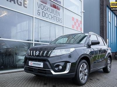 Zwart Occasion 2024 Suzuki Vitara Style SUV | € 27.950 (Eerlijke prijs)