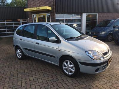 tweedehands Renault Scénic 1.6-16V Org NL, Parkeersensoren, Trekhaak!