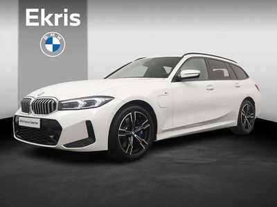 Wit Gebruikt 2025 BMW 330e M Sport Stationwagen | € 51.900 (Eerlijke prijs)