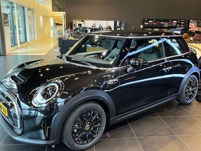 tweedehands Mini Cooper SE Essential 33 kWh