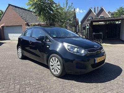Zwart Gebruikt 2011 Kia Rio MPV | € 4.000 (Eerlijke prijs)