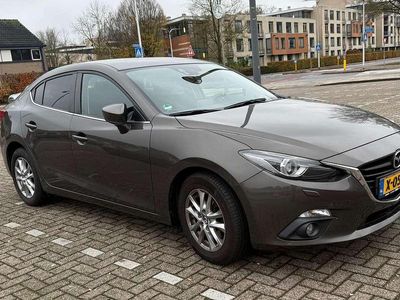Bruin Gebruikt 2014 Mazda 3 Sedan | € 13.999 (Eerlijke prijs)