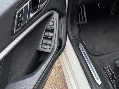 Wit Occasion 2021 BMW 218 Executive Sedan | € 32.500