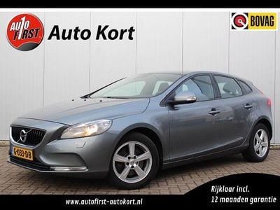 Grijs Occasion 2018 Volvo V40 Momentum Hatchback | € 13.950 (Goede deal)
