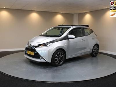 Occasion Toyota Aygo X-wave 69 PK (50 kW) 2017 Grijs Hatchback
