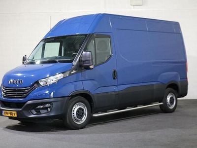Blauw Gebruikt 2022 Iveco Daily Van | € 26.950 (Goede deal)
