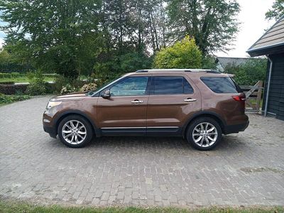 Bruin (metallic) Occasion 2011 Ford Explorer SUV | € 21.450