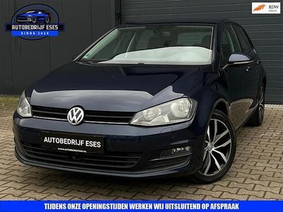 Blauw (metallic) Gebruikt 2013 VW Golf VII Highline Hatchback | € 10.999 (Eerlijke prijs)