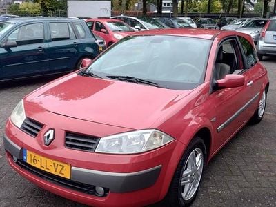 Rood Gebruikt 2003 Renault Mégane II Expression Hatchback | € 2.750