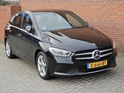Zwart Gebruikt 2019 Mercedes B180 Premium MPV | € 20.750 (Eerlijke prijs)