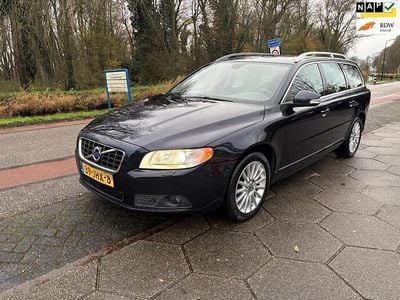 Blauw (metallic) Gebruikt 2009 Volvo V70 Summum Stationwagen | € 13.950 (Iets duurder)