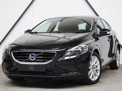 Zwart Gebruikt 2015 Volvo V40 Kinetic Stationwagen | € 11.999 (Eerlijke prijs)