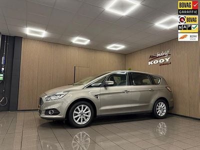 Grijs Gebruikt 2016 Ford S-MAX Titanium MPV | € 12.475 (Eerlijke prijs)