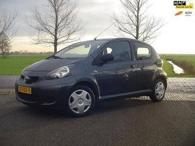 Grijs Occasion 2012 Toyota Aygo Hatchback | € 4.450 (Eerlijke prijs)